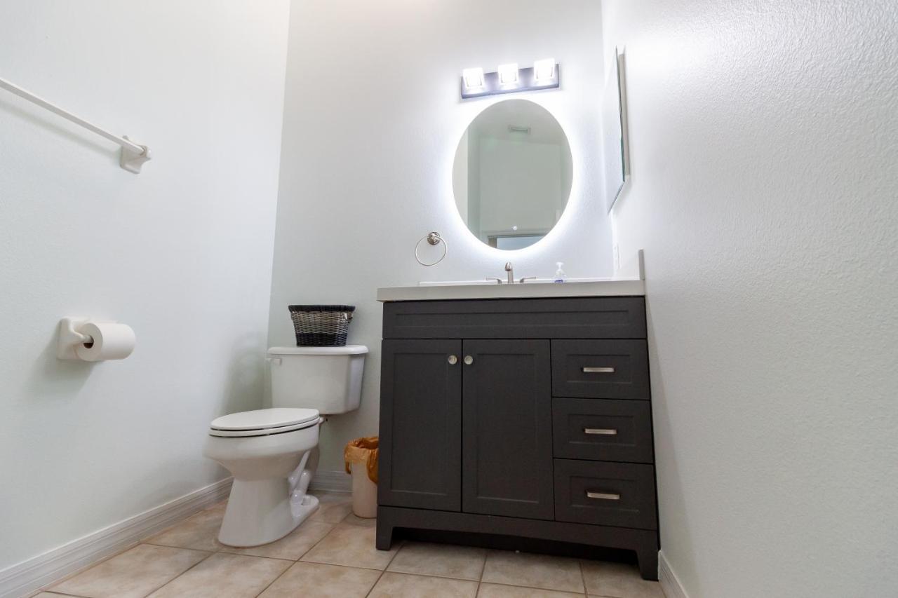 Gorgeous Fully Furnished 2-bedroom Luxury Villa Kissimmee